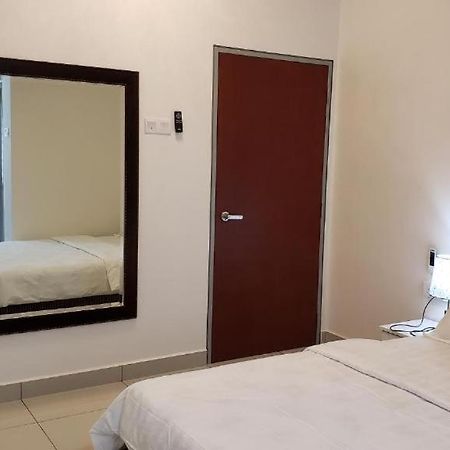 S Rose Hotel Sepang Eksteriør billede